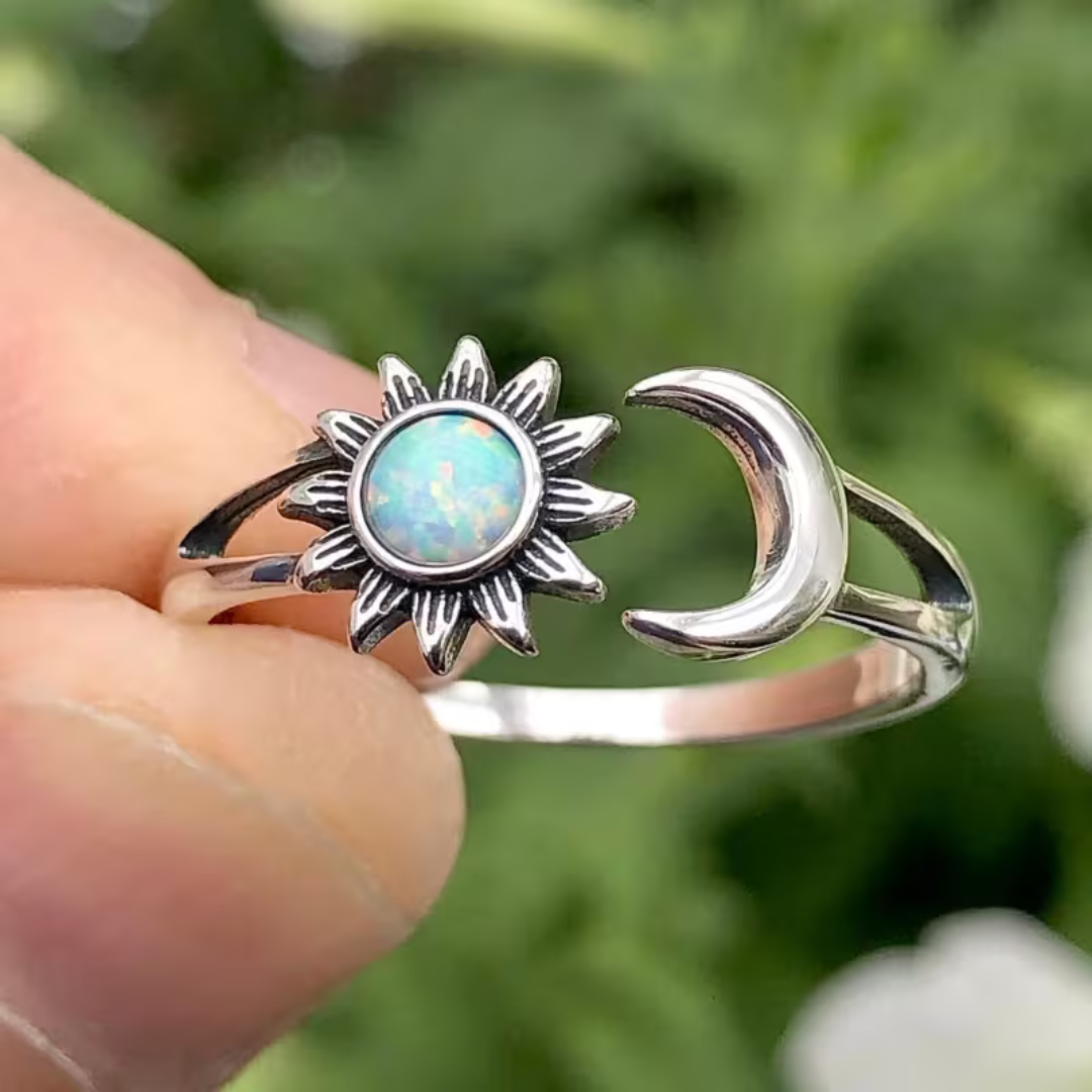 Bague vintage soleil et lune en opale