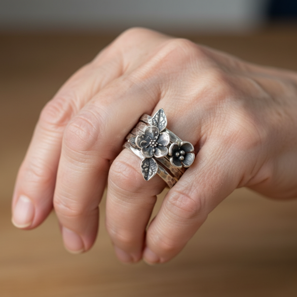 Vintage multi-row silver ring with flowers