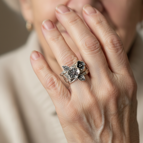 Vintage multi-row silver ring with flowers