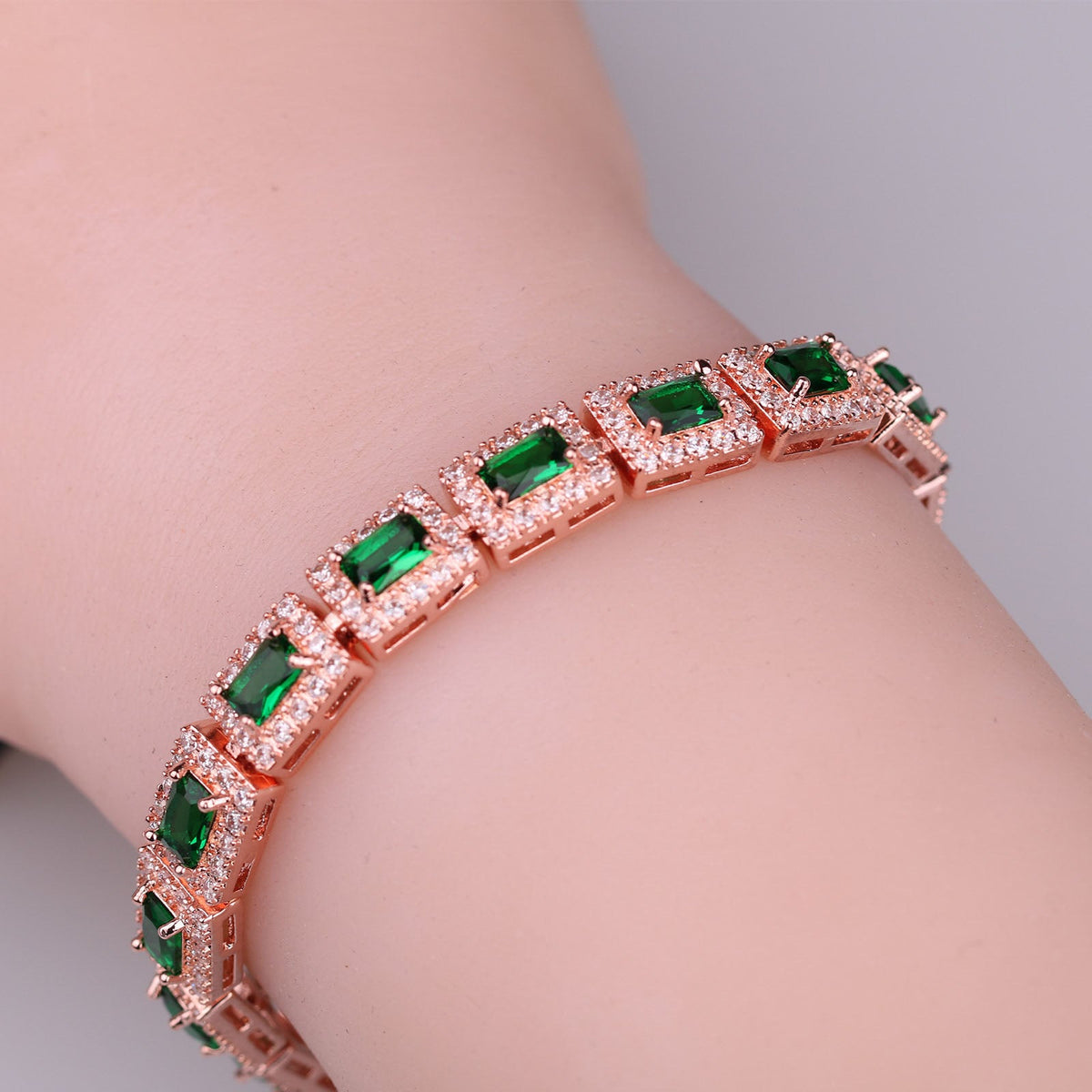 Bracelet en or vert émeraude
