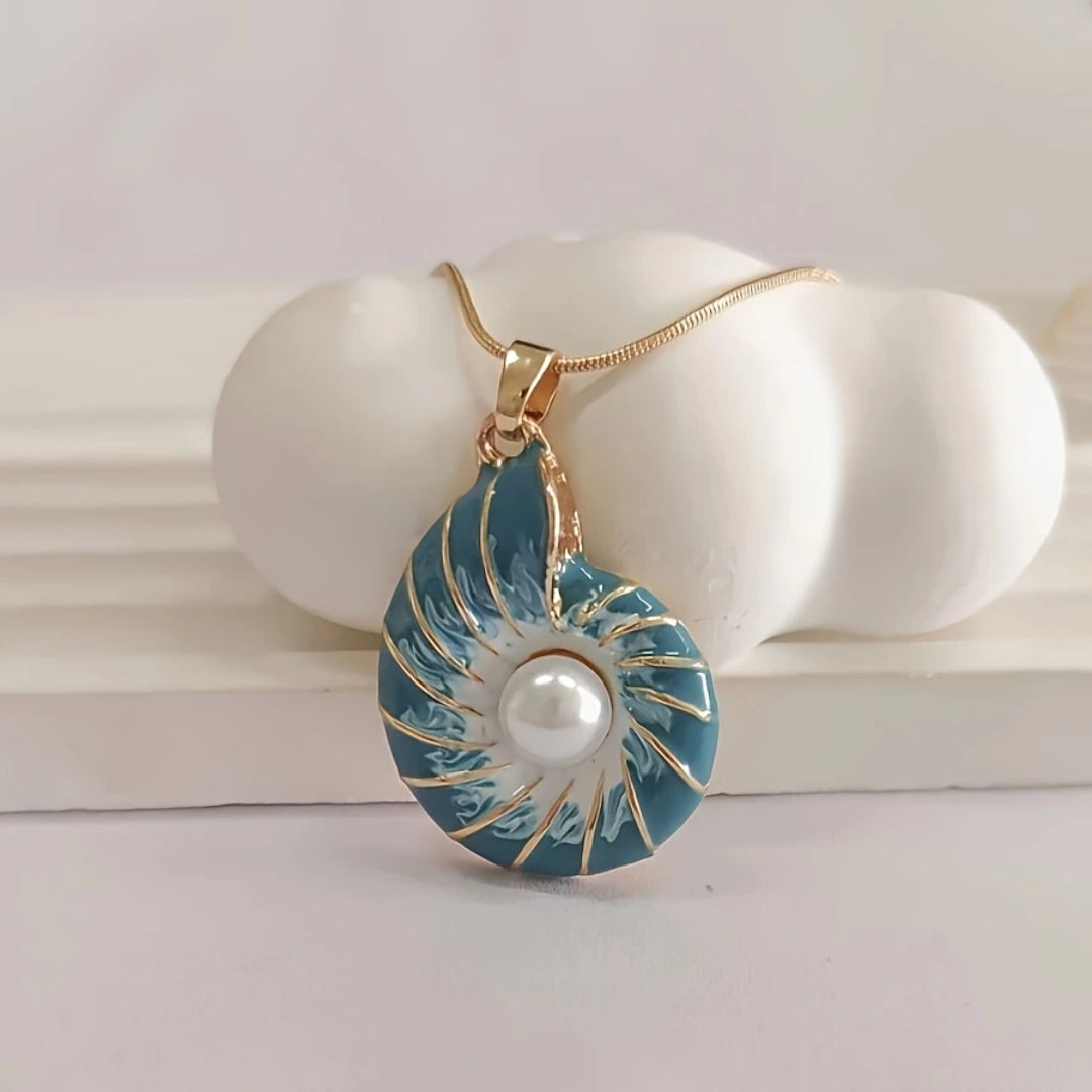 Collier en coquillage bleu perle