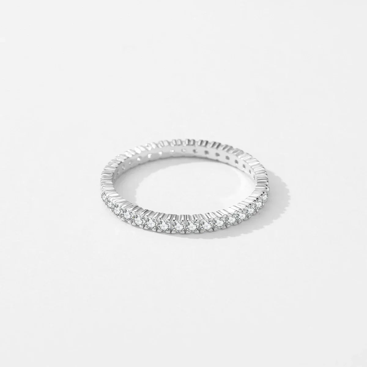 Bague Eternity Minimal Lumineuse