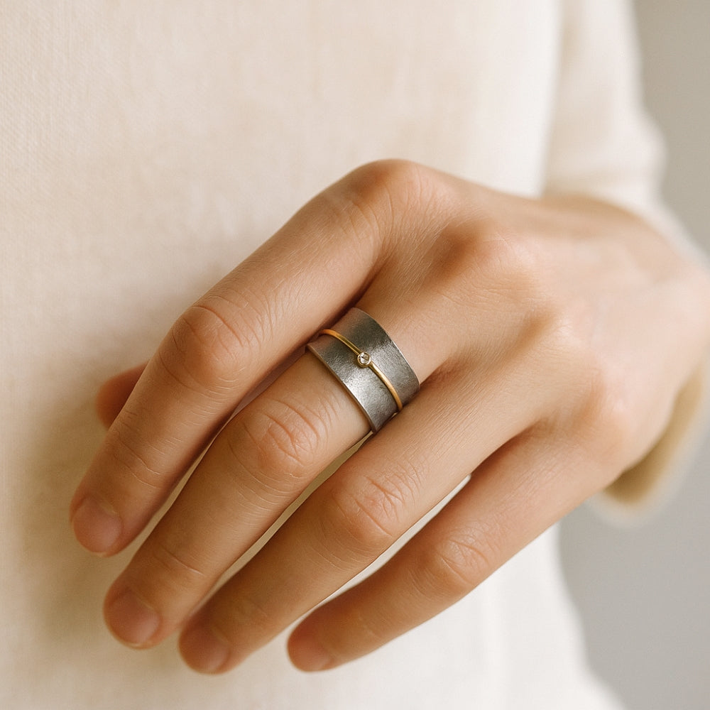 Bague vintage en argent avec zircone dorée