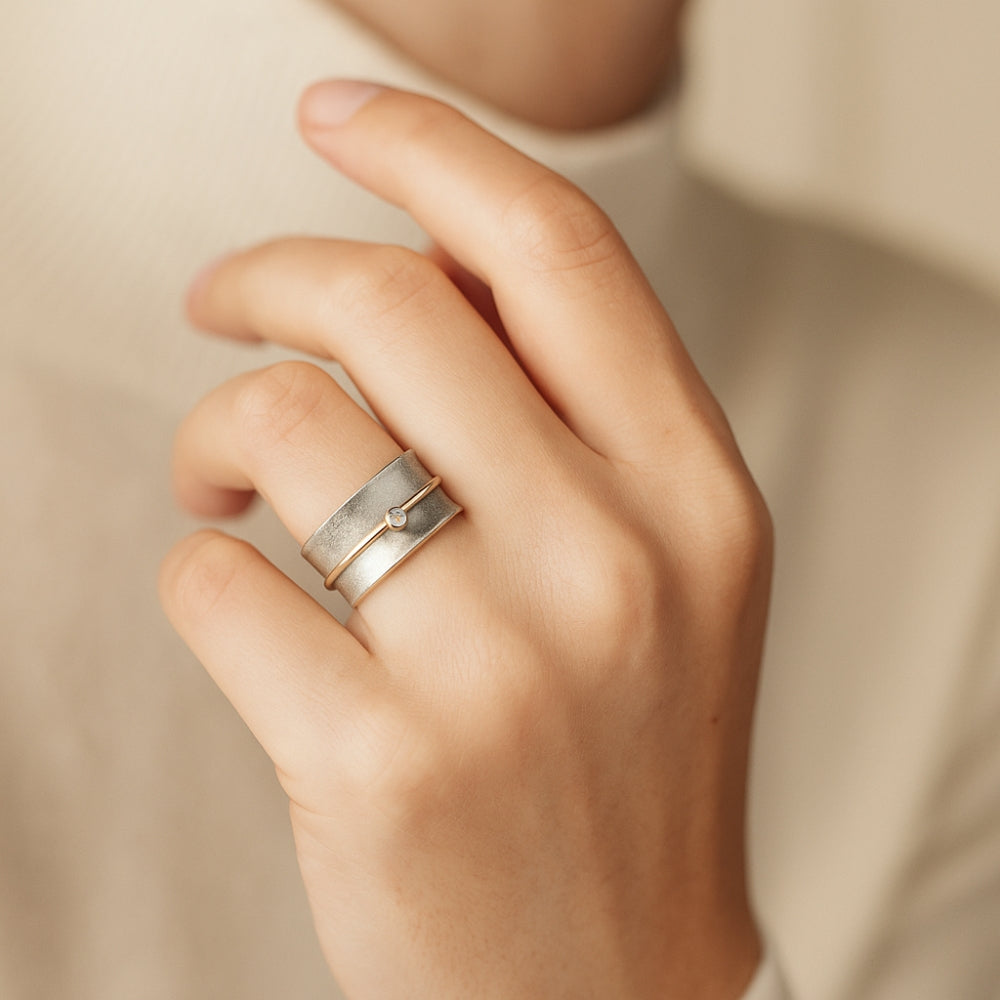 Bague vintage en argent avec zircone dorée
