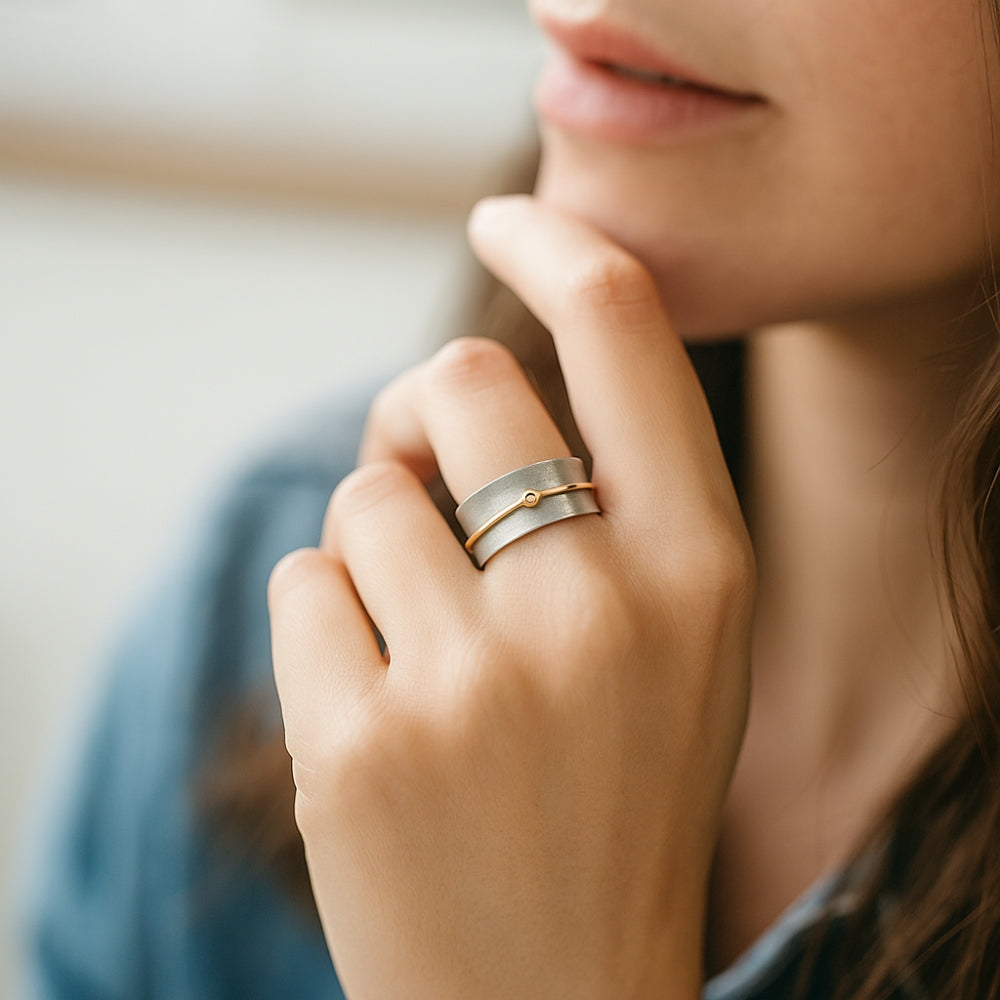 Bague vintage en argent avec zircone dorée