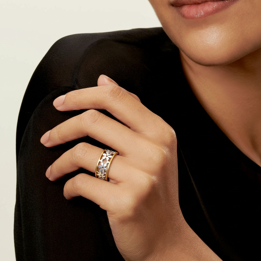 Irregular hollow daisy ring