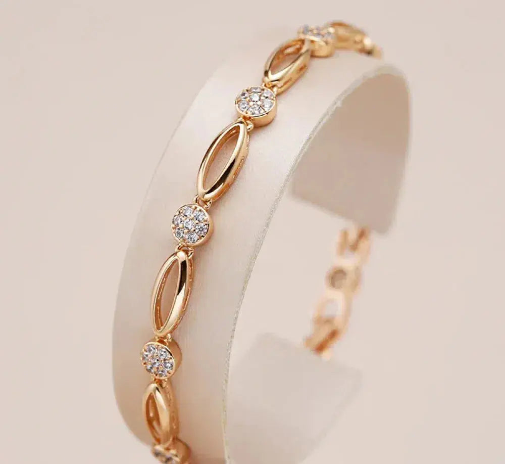 Élégant bracelet en zircone dorée