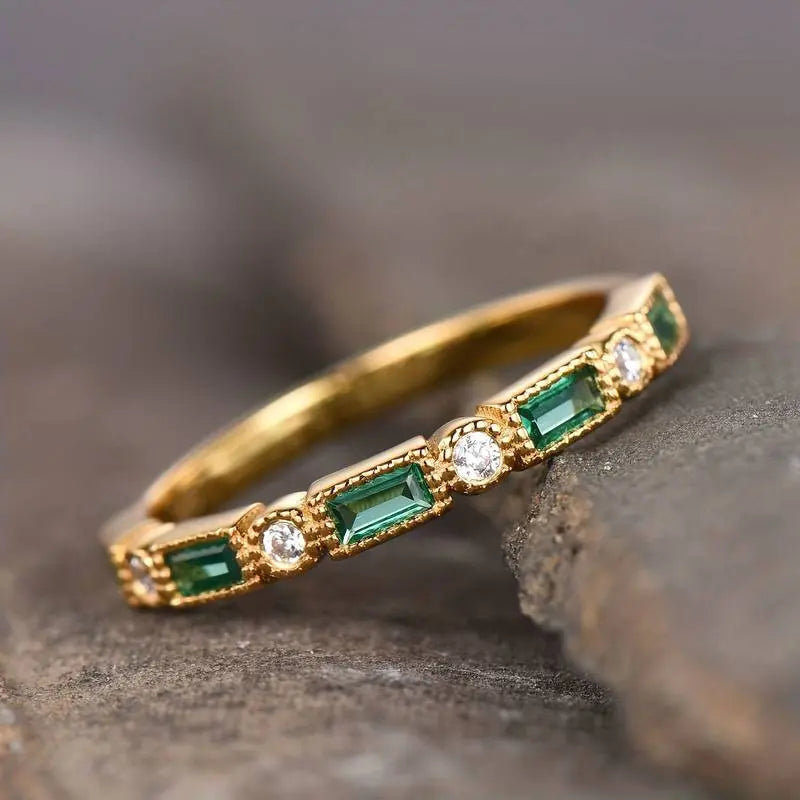 Bague vintage en or avec zircone verte