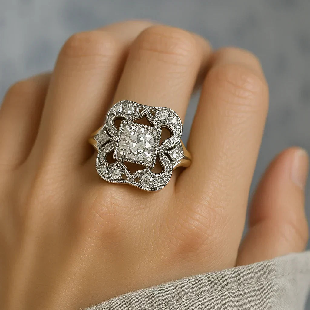 Bague classique en or avec zircone vintage
