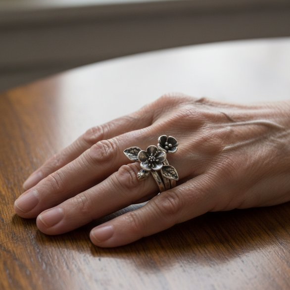 Vintage multi-row silver ring with flowers
