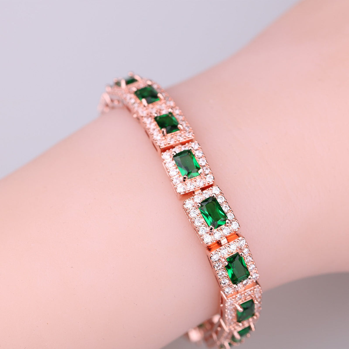 Bracelet en or vert émeraude