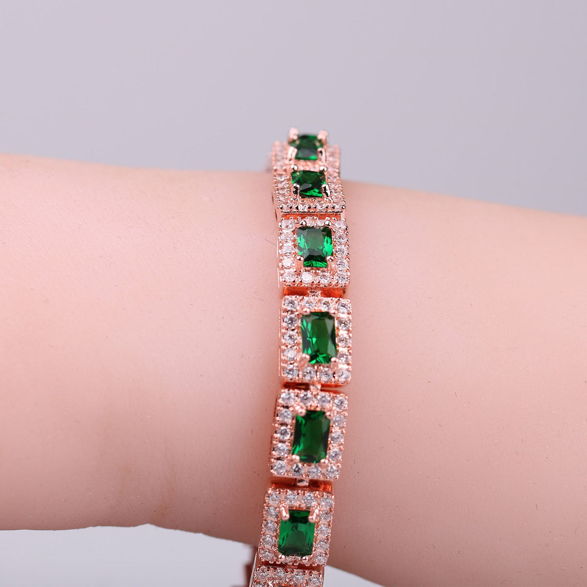 Bracelet en or vert émeraude