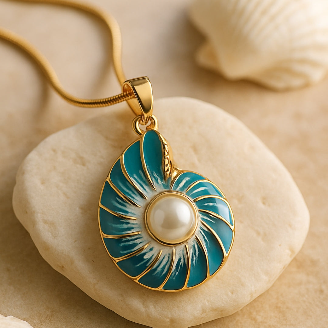 Collier en coquillage bleu perle