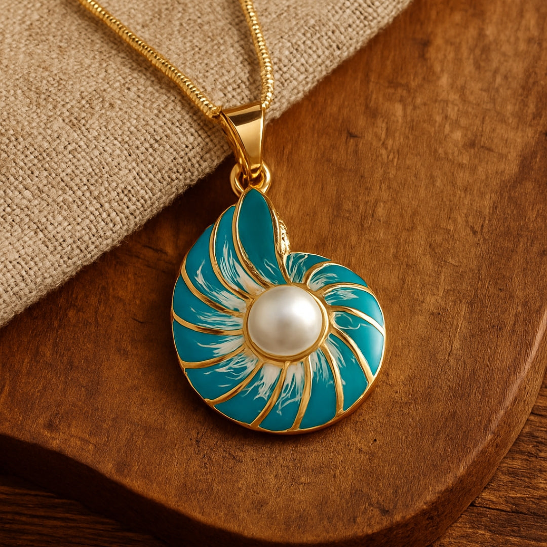 Collier en coquillage bleu perle