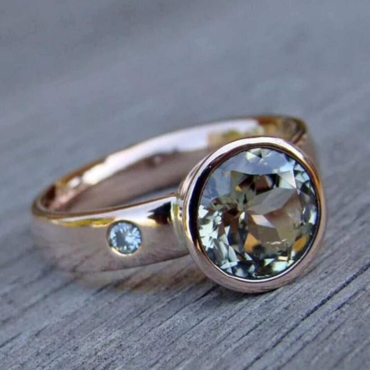 Bague vintage forgée avec zircone fine