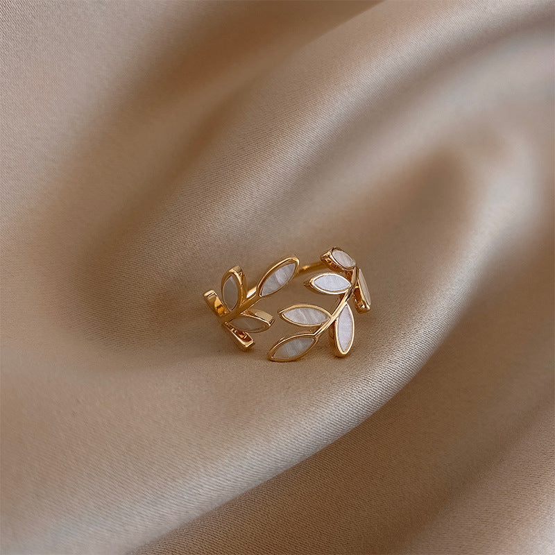 Pure - Bague ajustable en opale blanche