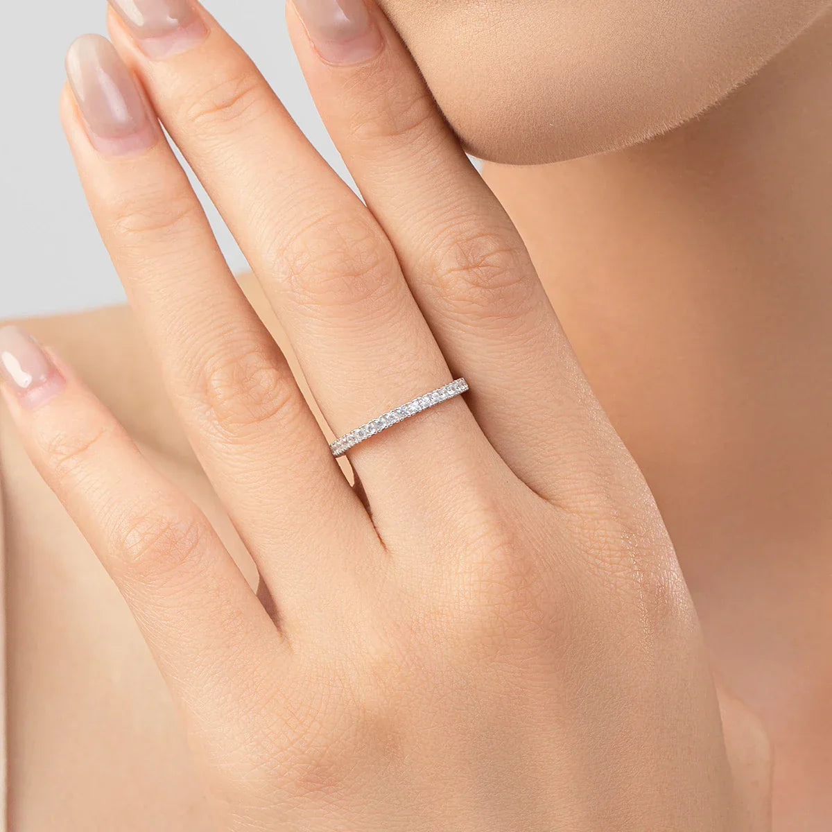 Bague Eternity Minimal Lumineuse