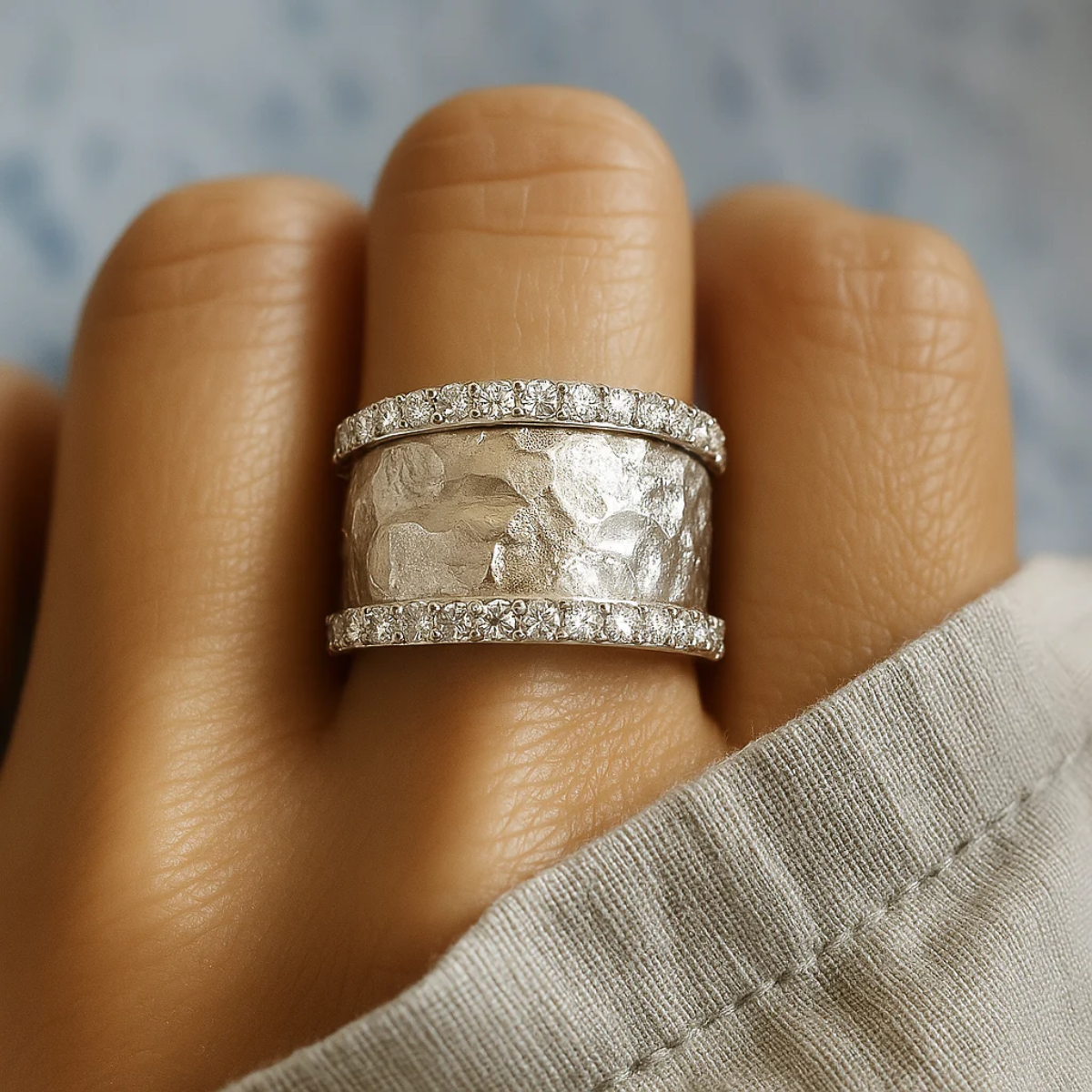BAGUE VINTAGE EN ARGENT ET ZIRCONIA
