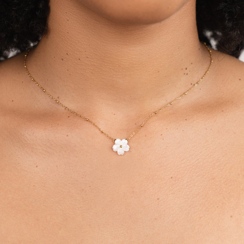 Collier Fleur Épanouie de Grandeur