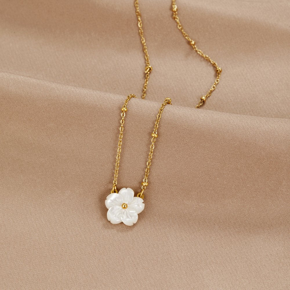Collier Fleur Épanouie de Grandeur